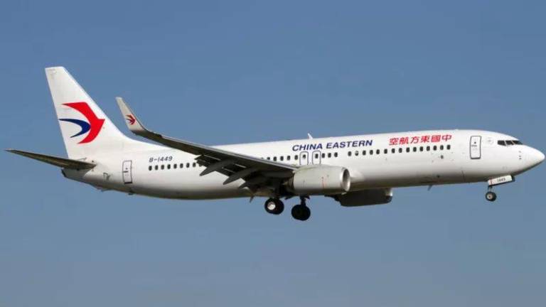 Un avión con 132 pasajeros se estrella en China; presidente Xi Jinping se muestra conmocionado