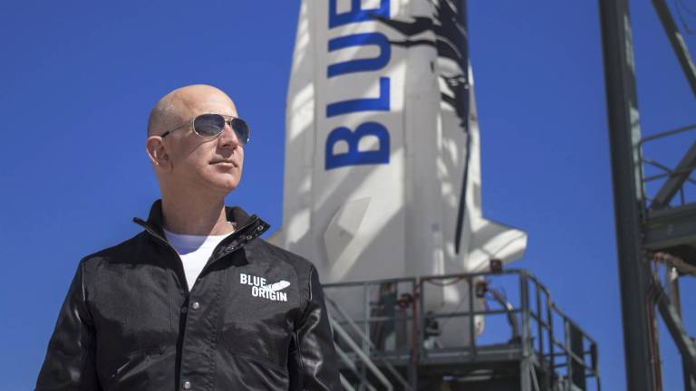 Jeff Bezos viajará al espacio en el primer viaje tripulado de un cohete
