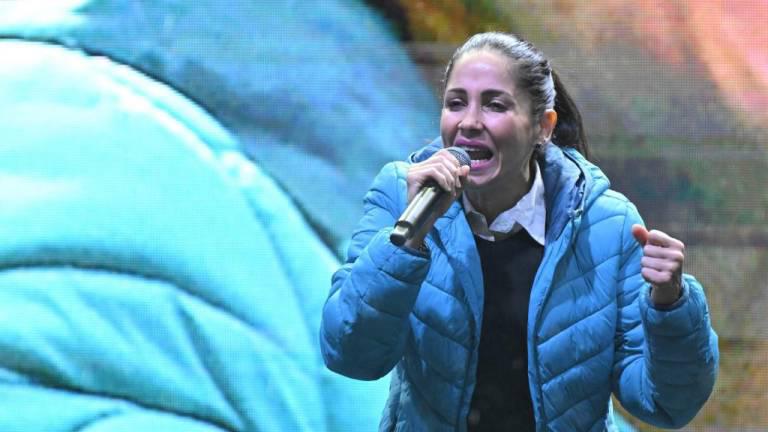 $!Luisa González, presidenta del movimiento Revolución Ciudadana y excandidata presidencial, arremetió contra ambos legisladores en redes sociales.