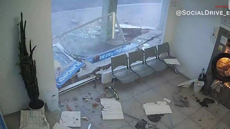 VIDEO: En España, un hombre se salvó de ser alcanzado por una explosión tras abandonar una lavandería segundos antes