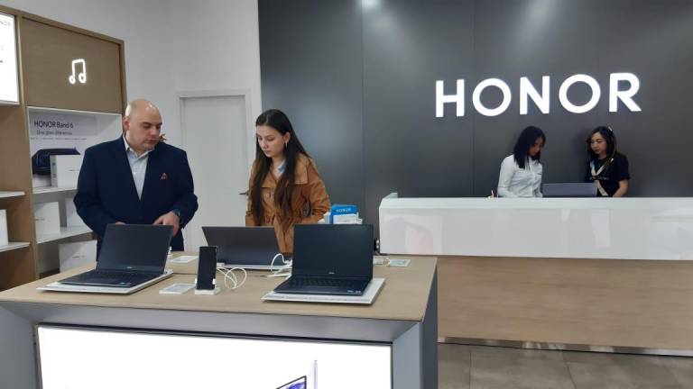 $!Honor abrió su primera tienda de experiencia en Quito, allí se exhiben smartphones, tablets, laptops, wearables y auriculares.