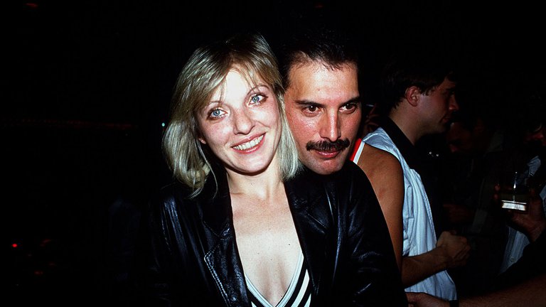 Freddie Mercury, la historia de su única novia y en el amor de su vida
