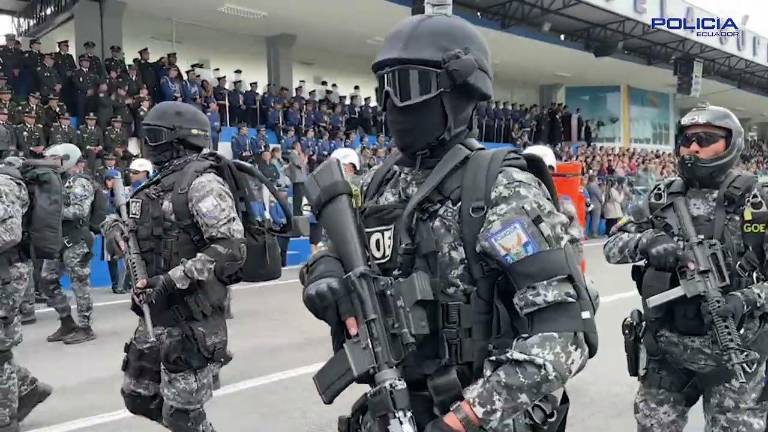 Noboa emite reglamento para donaciones a las FF.AA. y Policía, que incluye beneficios tributarios