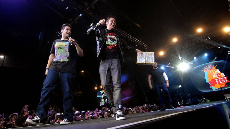 Miles de adolescentes asisten al cierre de fiesta de Youtubers en Argentina