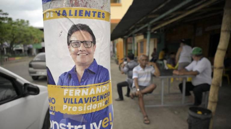 $!Afiche promocional del periodista y exlegislador, Fernando Villavicencio, quien falleció en medio de su campaña electoral a manos de presuntos sicarios colombianos. Su asesinato se encuentra bajo investigación.