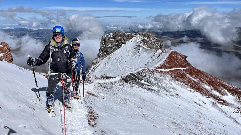 $!Fitzpatrick ha escalado 30 montañas en Ecuador. La última ascensión fue al Chimborazo.