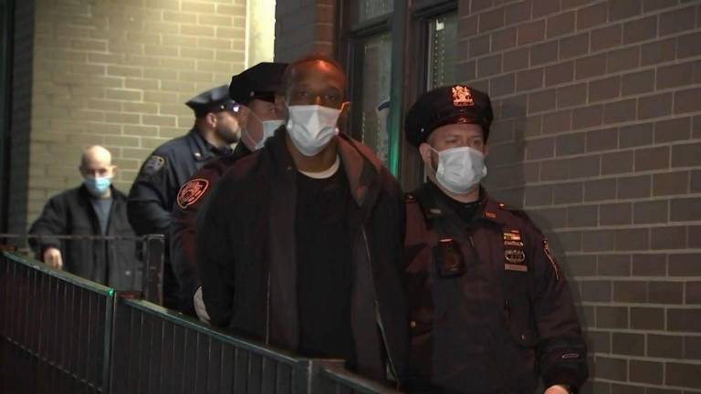 $!Momento del arresto al presunto agresor de la menor.