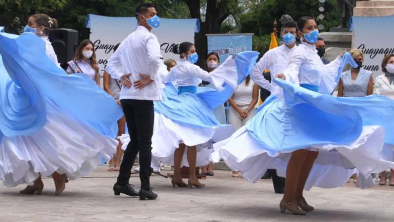 $!En julio, Guayaquil se tiñe de blanco y celeste, los colores de su bandera, en todo el fulgor de las fiestas por su fundación.