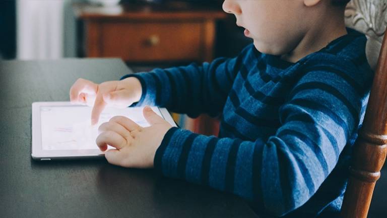 Falta de sonrisa en niños, síntoma de malformación Arnold Chairi