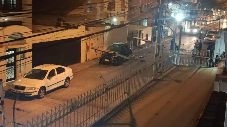 Nuevo ataque con explosivos en Guayaquil causa daños en vehículo y vivienda en Los Almendros