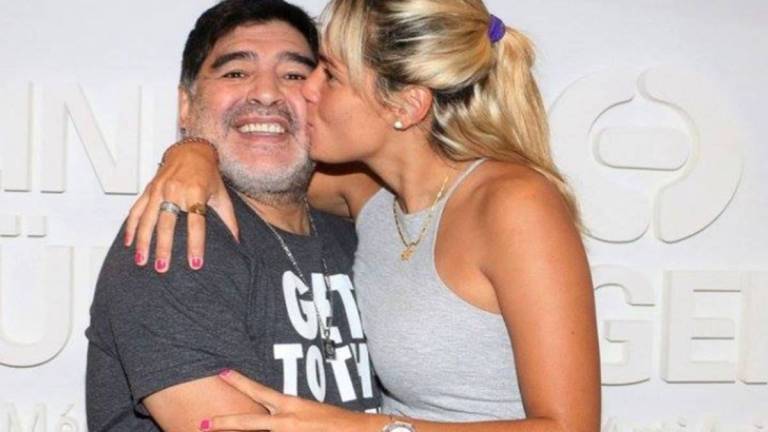 Las duras declaraciones de la última pareja de Maradona: “Murió solo, abandonado y triste”
