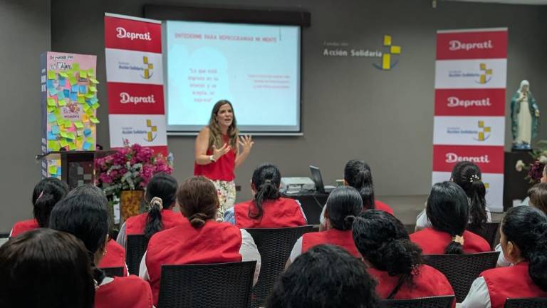 $!La Psicóloga María Gracia León imparte una charla sobre reprogramación mental para el éxito en Deprati de Plaza Navona.