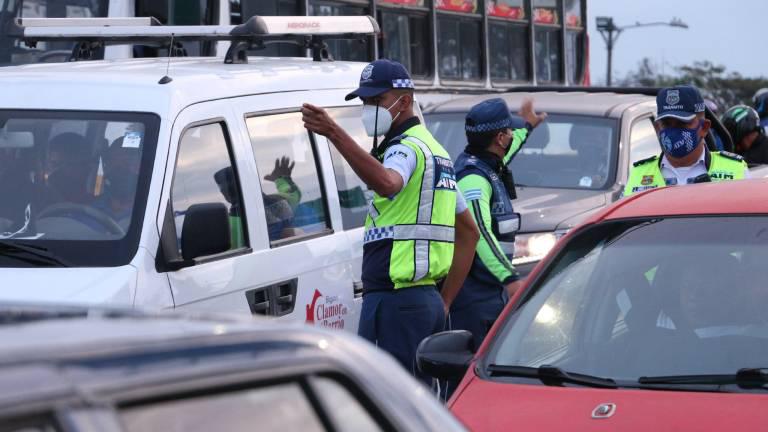 COE Cantonal de Guayaquil flexibiliza restricción vehicular, ahora será de 00h00 a 05h00