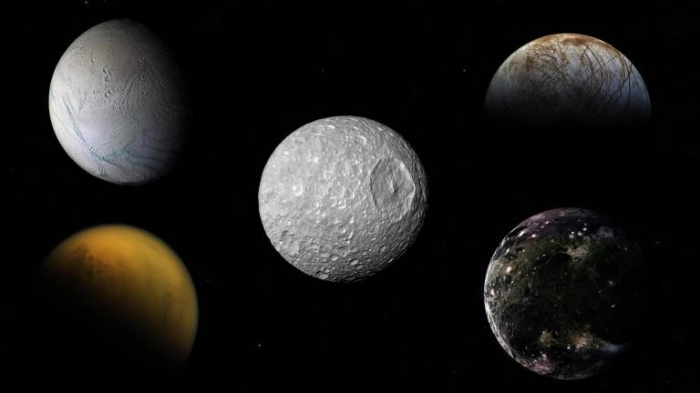 $!Esta imagen combinada publicada el 7 de febrero de 2024 por Animea Studio - Observatoire de Paris - PSL, IMCCE - muestra las cinco lunas heladas del sistema solar con océanos líquidos, incluida Mimas (C).