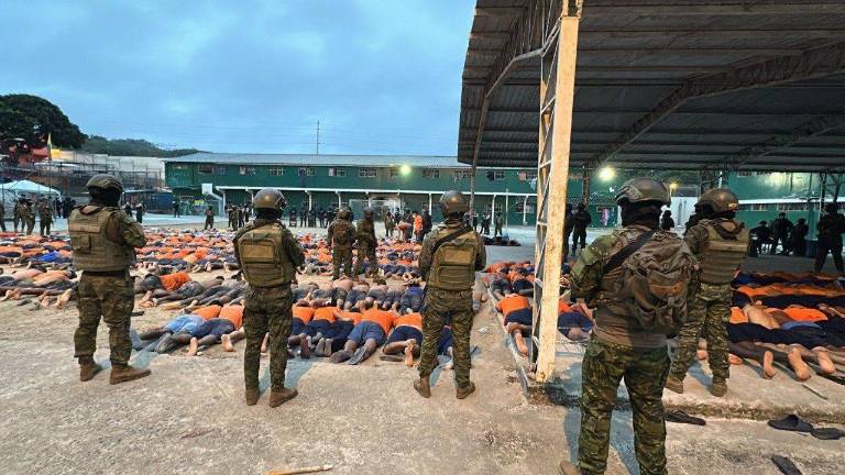 $!El Ejército reforzó la seguridad en el centro luego del hecho violento.