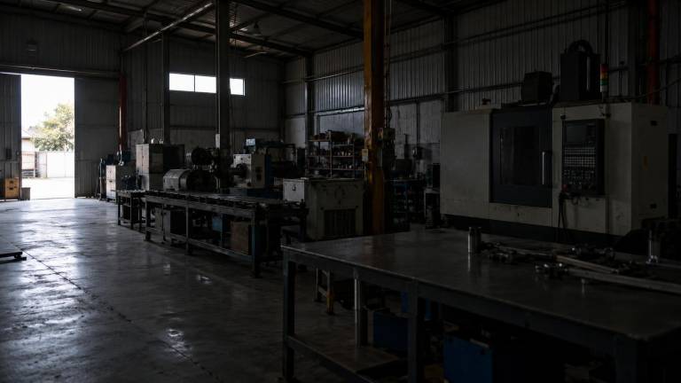 Empresas de alto y mediano voltaje de Ecuador enfrentarán cortes de energía de siete días consecutivos