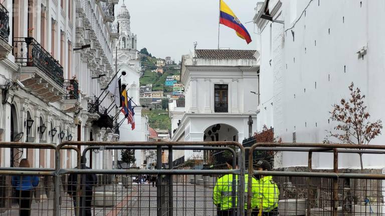 Gobierno informa detención de unas 18 personas por cierre de vías; Policía acordona Carondelet