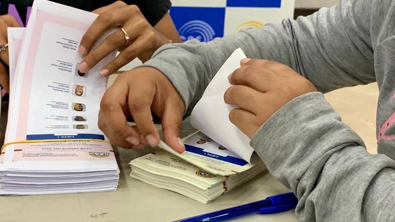 $!Ciudadanos en el exterior también pueden actualizar su domicilio con requisitos específicos.