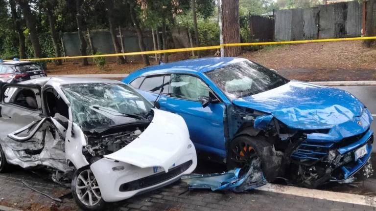 $!Influencers conduciendo un Lamborghini causan la muerte de un niño en Italia