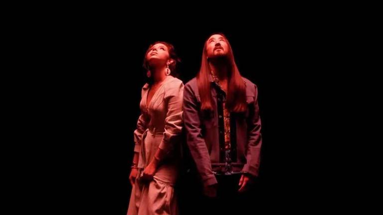 $!La canción presenta fuertes similitudes con La gata bajo la lluvia de Rocío Dúrcal.