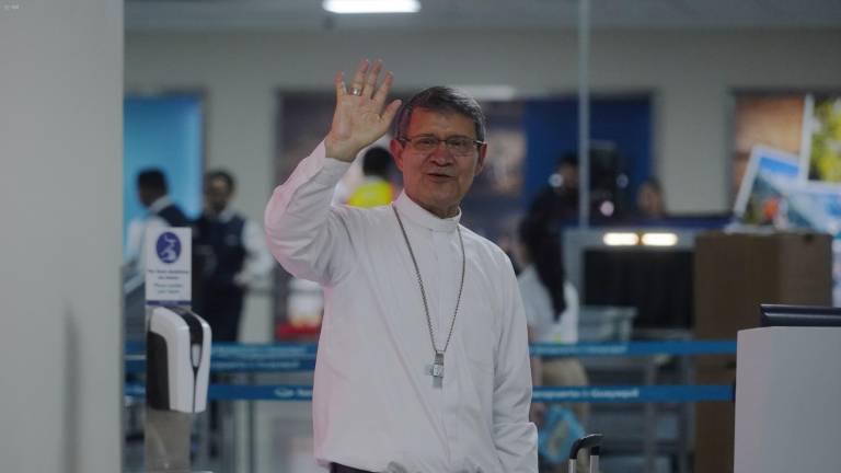 $!El cardenal Luis Cabrera ya está en camino al Vaticano