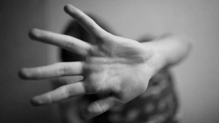 Cuenca: hombre asesinó a su cuñada, envolvió su cuerpo y dijo que eran perros cercenados, para arrojarlo en un barranco