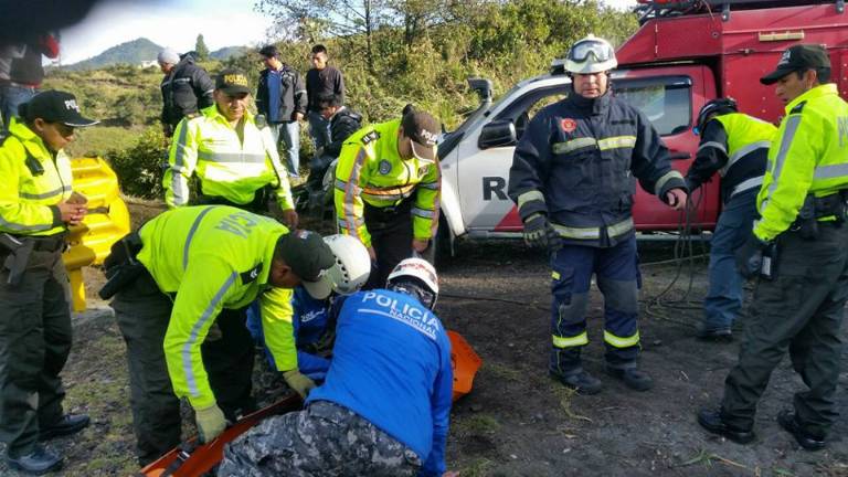 Accidente en vía Alóag-Santo Domingo deja 1 persona fallecida y 4 heridos