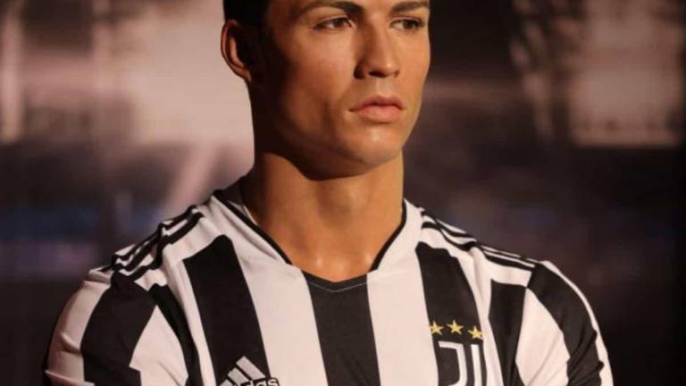 $!Develan estatua de cera de Cristiano Ronaldo en Dubái con un insólito error