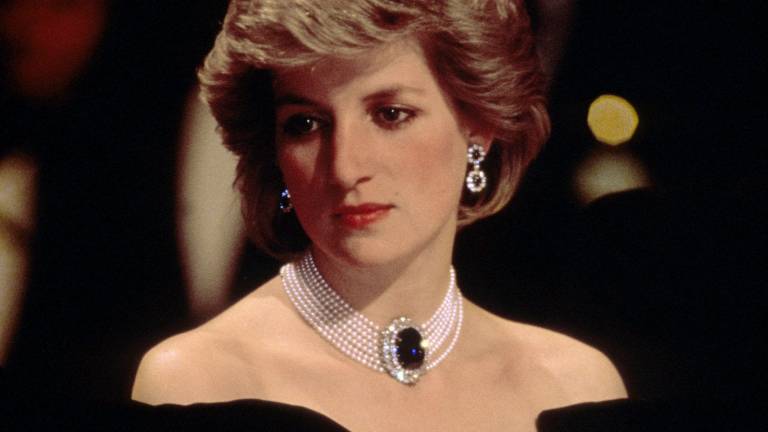 ¿Qué quiso decir Diana de Gales cuando afirmó que en su matrimonio eran “multitud”?