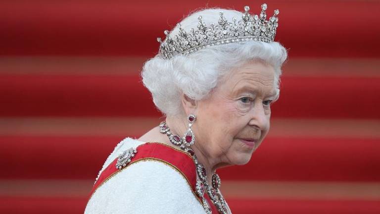 &quot;El primo depredador de la reina&quot;: el escándalo sexual que afecta a Isabel II