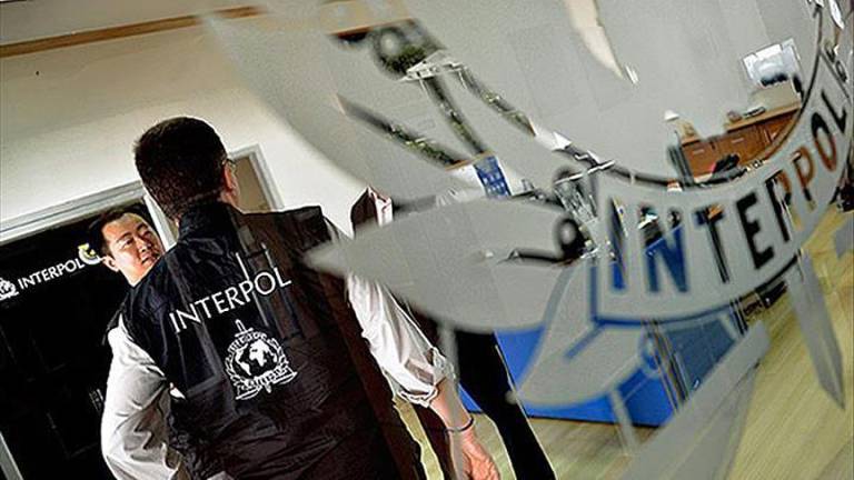 Corte pide a Interpol difusión roja para capturar a Correa