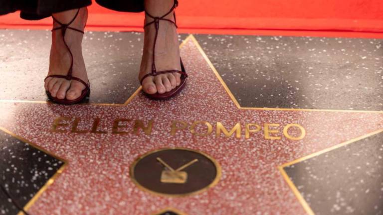 $!Shonda Rhimes y Debbie Allen asistieron a la ceremonia en honor a la actriz que dio vida a Meredith Grey.