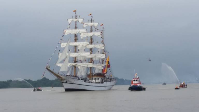 Regata "Velas Latinoamérica 2018" llega con desfile náutico