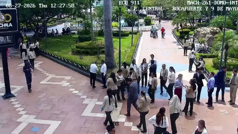 $!Funcionarios en Machala tuvieron que evacuar edificios.