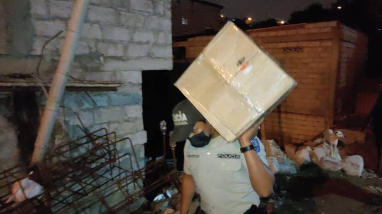 Policía descubre cerca de tres toneladas de droga en el sótano de una casa en Guayaquil