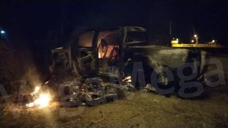 $!Noche violenta en Yaguachi deja muertos, heridos y vehículos incinerados; policía fue víctima del ataque