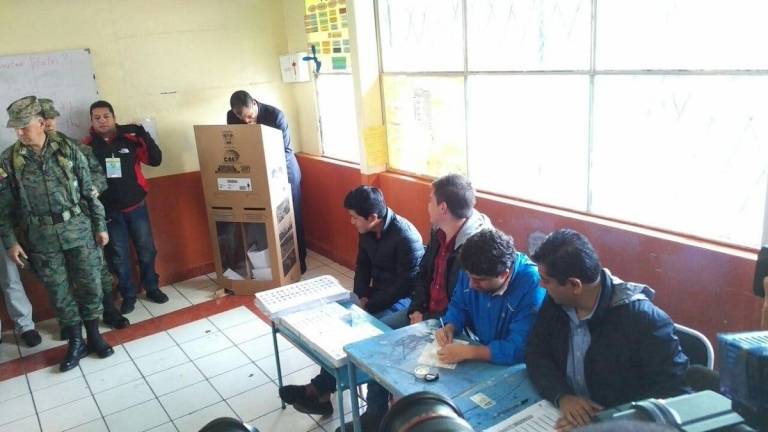 Presidente Rafael Correa ejerció su derecho al voto