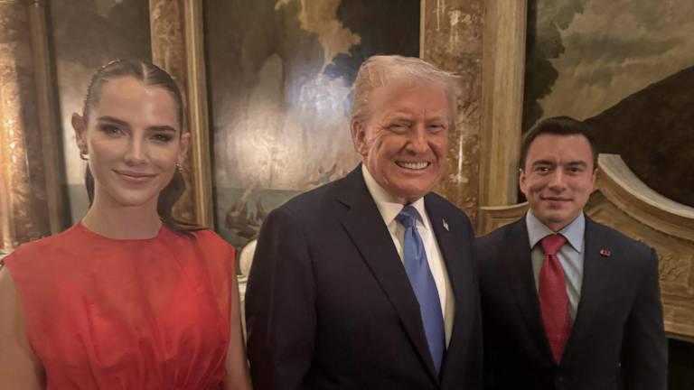 $!Noboa aparece junto a Trump y su esposa, Lavinia Valbonesi, en una reunión en Mar-a-Lago en marzo de 2025.