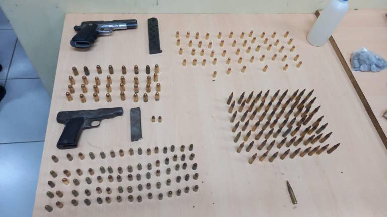 En el Cerro las Cabras, en Durán, se decomisaron dos armas de fuego y 209 municiones