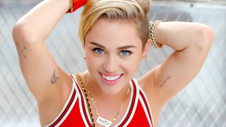 Miley Cyrus luce una nueva imagen para portada