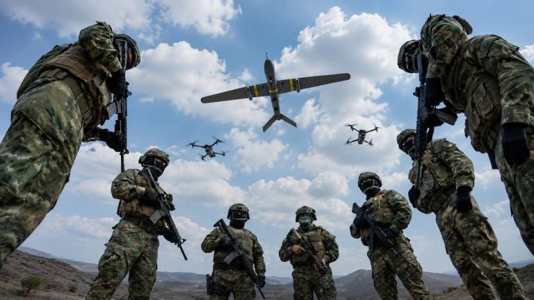 Gobierno presenta el escuadrón de drones Rayo Justiciero para reforzar la lucha contra el narco