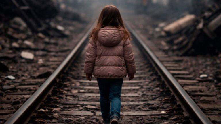 Milagro en España: niña de seis años es la única sobreviviente de su familia tras choque de trenes que deja 41 muertos