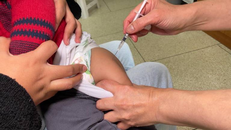 Ecuador activa vigilancia nacional ante alerta por sarampión en Perú