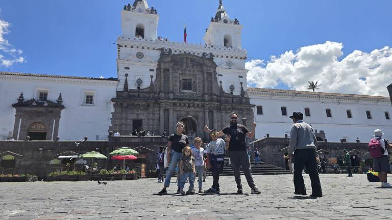 $!Gerardo, Flor y sus hijos de paseo por Quito.