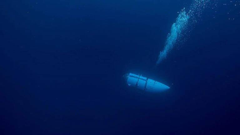 Desaparece submarino que exploraba restos del Titanic con cinco personas a bordo