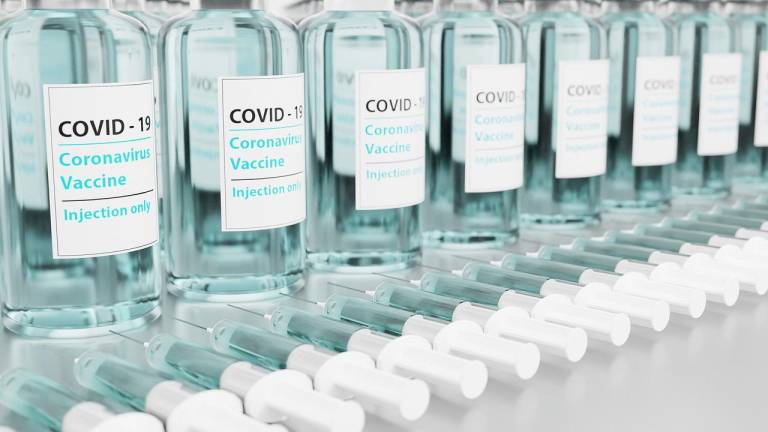 La OMS recomienda a partir de ahora solo una dosis de cualquier vacuna contra la covid.