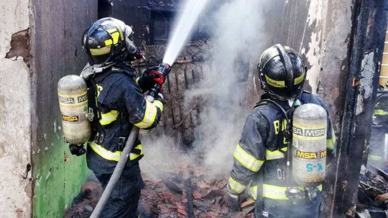 Incendio en centro histórico de Quito afecta edificio patrimonial