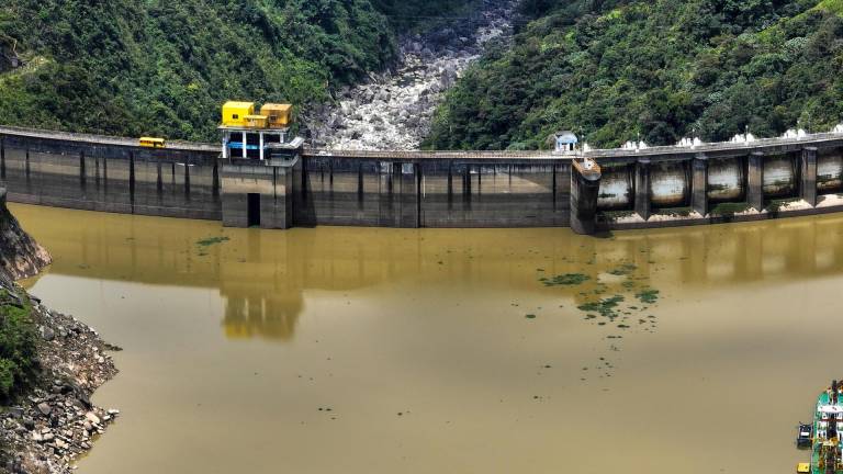 $!Fotografía del embalse e hidroeléctrica Paute, tomada este jueves, en la provincia del Azuay.