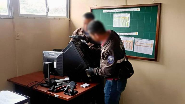$!Computadora de escritorio que será revisada a fondo por la Fiscalía General del Estado.
