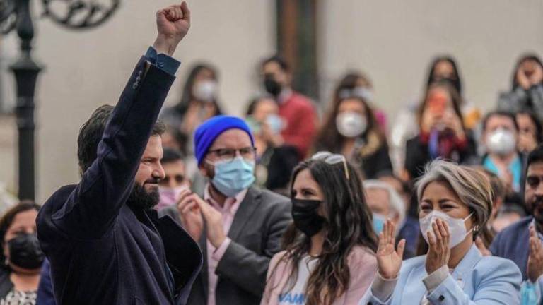 $!El presidente de Chile, Gabriel Boric, aseguró que la reducción de la jornada laboral es un proyecto profamilia.